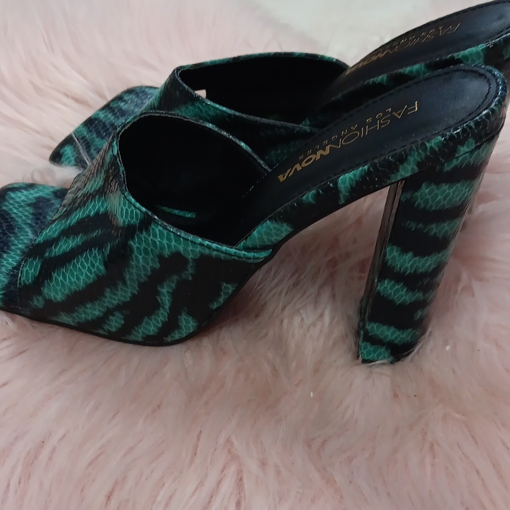 ALMOST!! BRAND NEW FASHION NOVA FAUX CROC MULES-6.5 - Picture 4 of 8